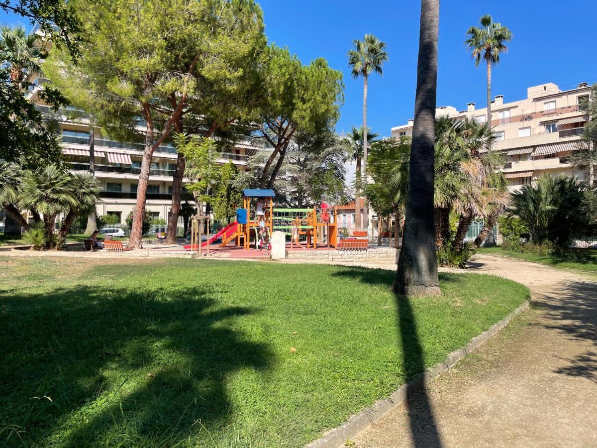 Spacieux F2 climatisé proche de la mer Antibes Extérieur photo